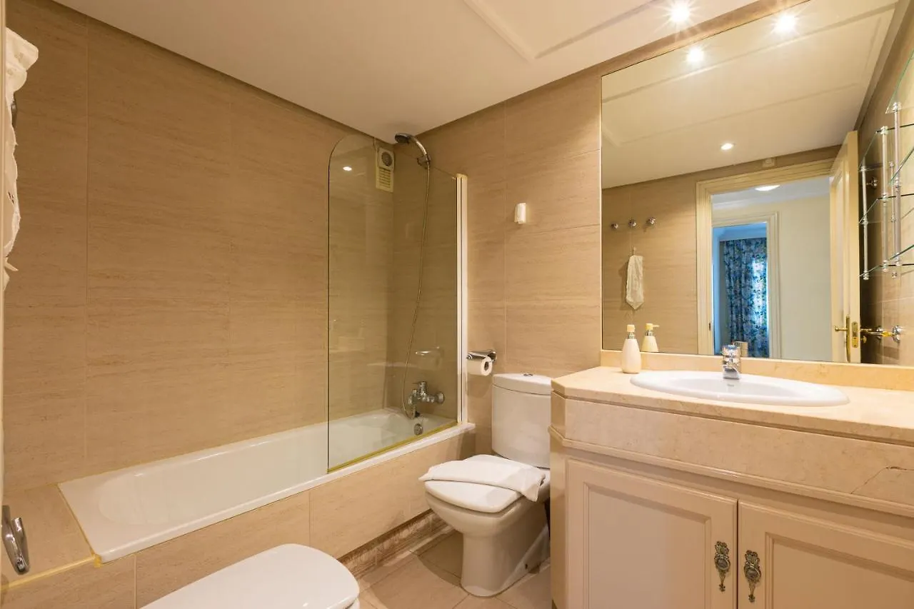 Puerto Banus, Marina Banus, 2Br, 2Bth, Pool, Parking, Marbella, 2H Apartment